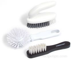 Kitchen Brush - Definition and Cooking Information - RecipeTips.com