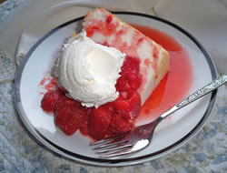 Angel Food Cake with Fresh Strawberry Sauce