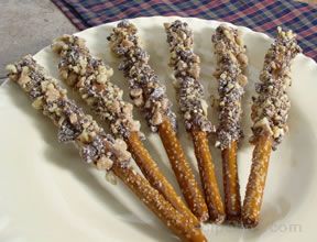 chocolate pretzel yummies Recipe