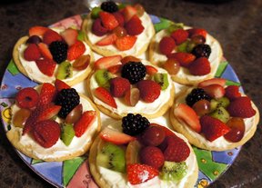 Easy Mini Fruit Pizzas