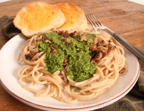 Pasta with Parsley and Spinach Pesto Sauce