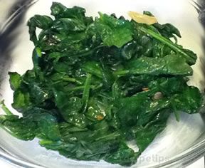Saut#195#169ed Spinach with Garlic and Olive Oil Recipe