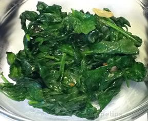 SautÃ©ed Spinach with Garlic and Olive Oil Recipe