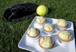 softball cupcakes or cake Article