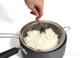 How to Fluff Rice With a Fork? 