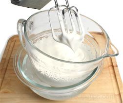 Stirring Machine Aluminum Foaming Whipping Cream Whipping Machine Kitchen Stirring Whipping Machine for Cream Dessert Butter Black